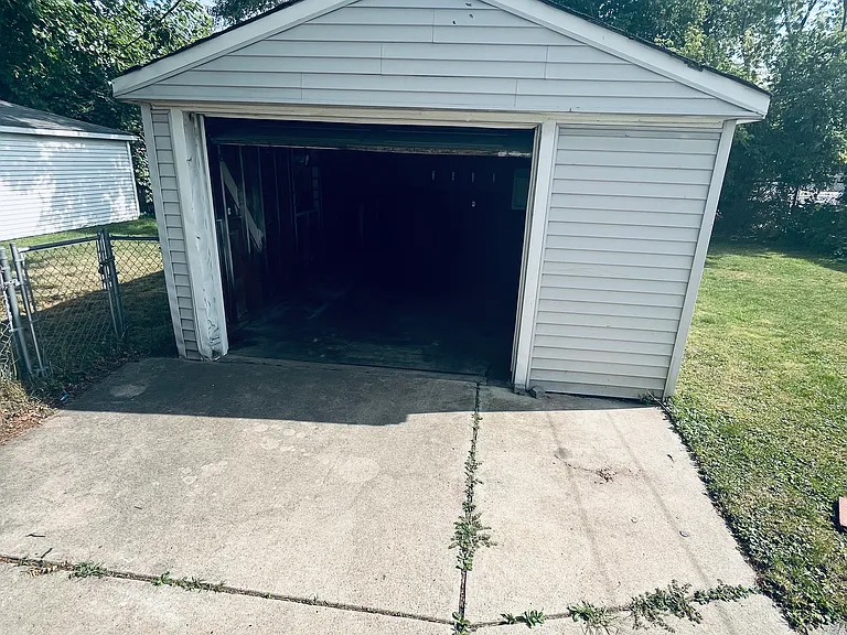 6758 Republic Ave — Photo 17