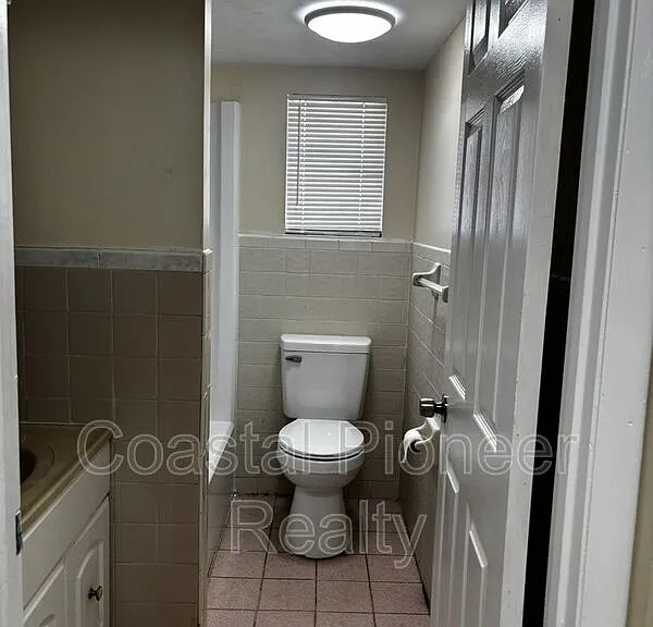 606 Cross St — Photo 8