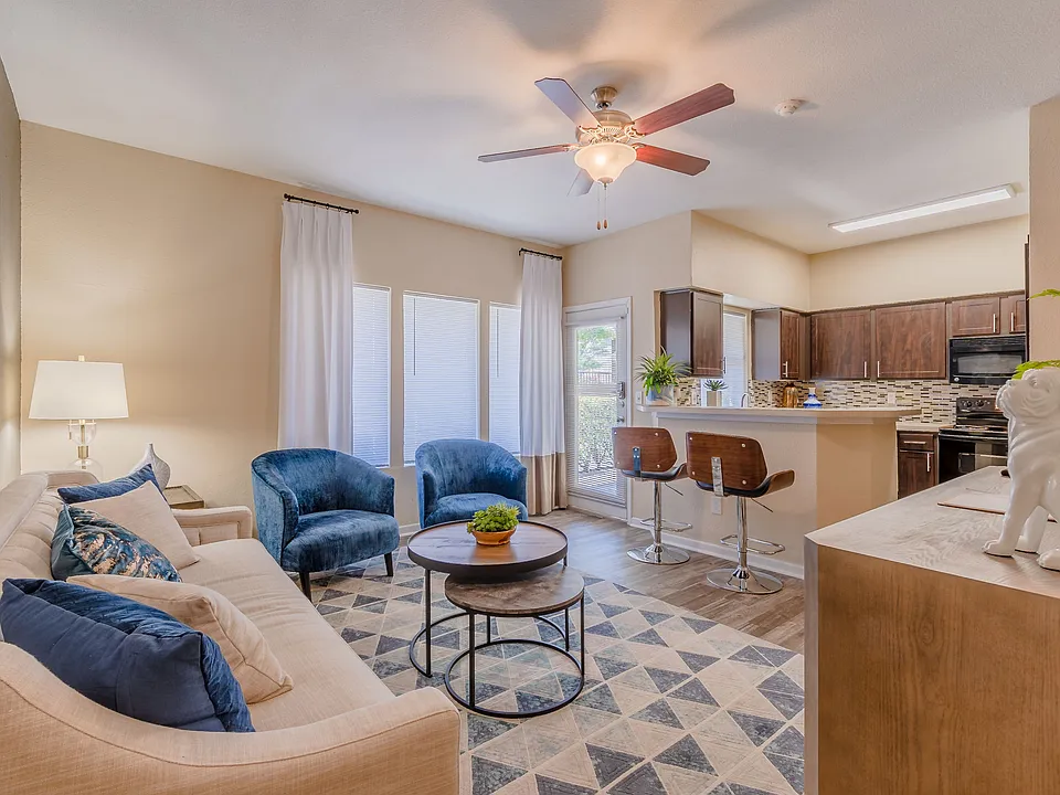 Country Club Apartments