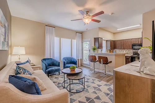 Country Club Apartments Photo 1