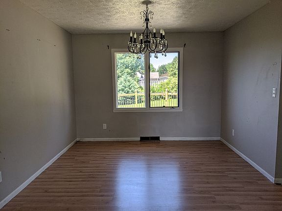 4th image of 9352 Densmore Dr