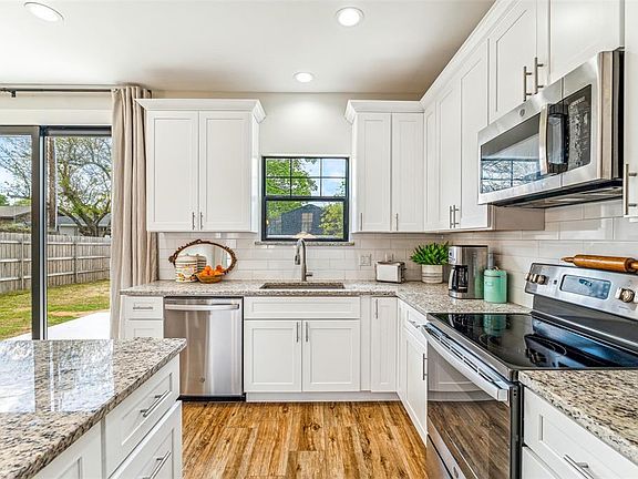 3rd image of 218 Prairie Wind Blvd
