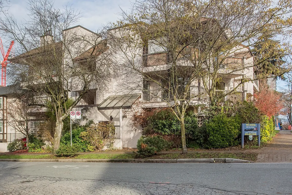 Building Photo - 1405 Haro St #103