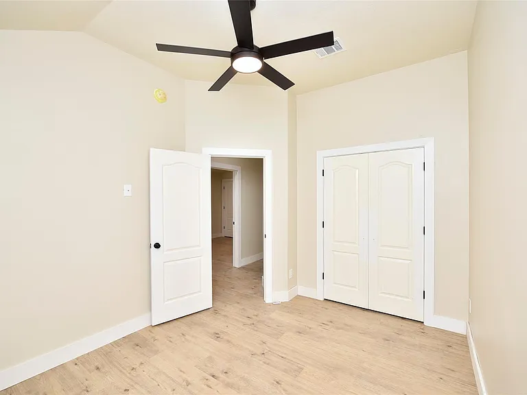 7715 Butler Lakes Ct — Photo 19