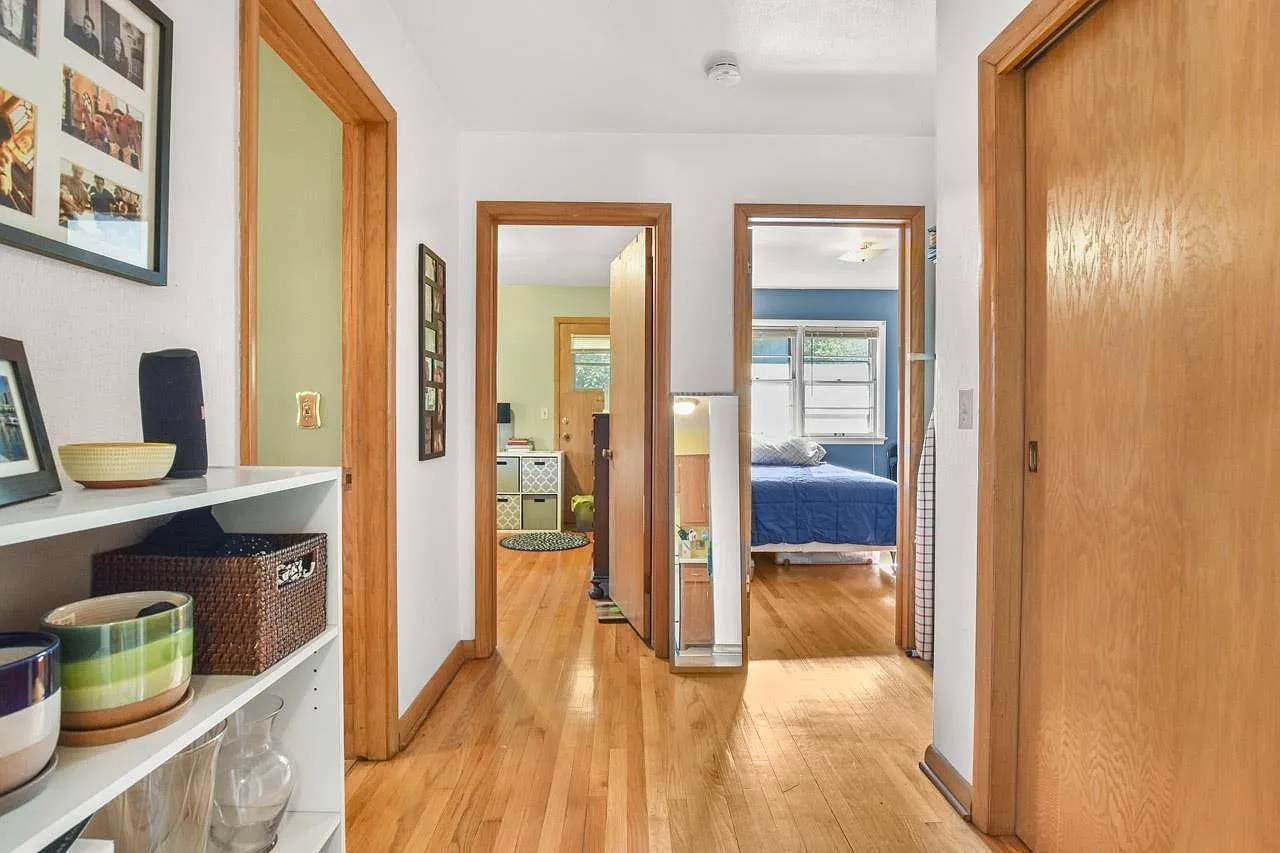 2 bed, 900 sqft, $1,600 — Photo 4
