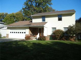 870 Maple Ln, Waterville, OH 43566