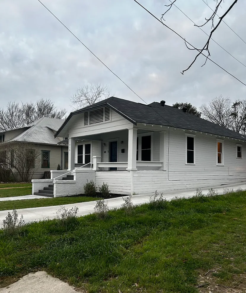 3 bed, 1852 sqft, $1,953 — Photo 1
