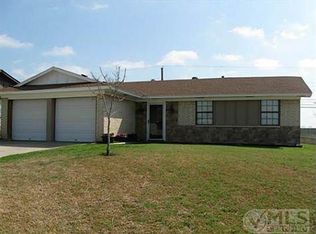 1900 Floral Dr, Gainesville, TX 76240