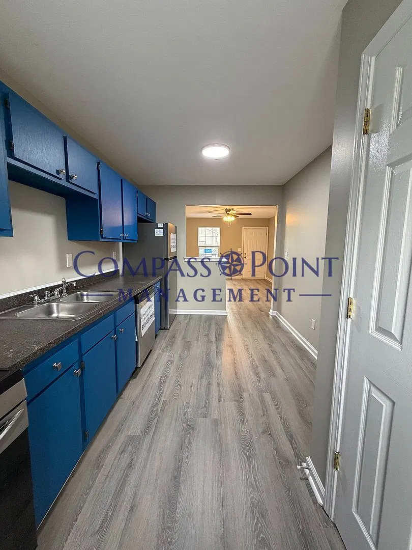 201-389 Poplar Circle — Photo 2