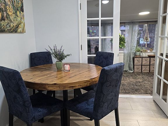 4th image of 1510 Rainier Rd