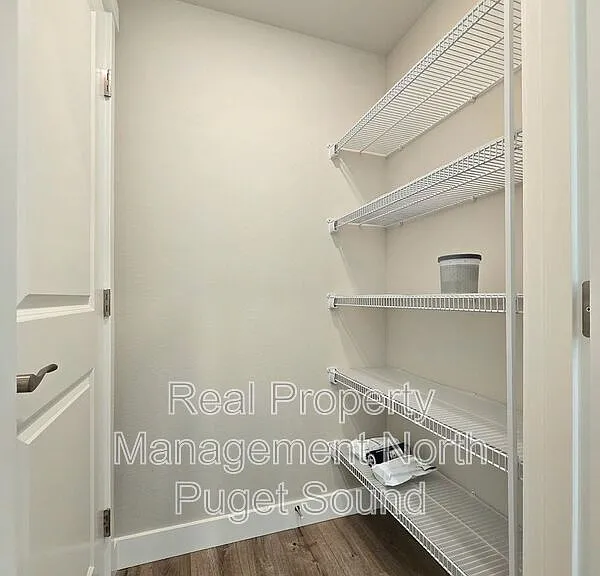 8303 Gilman Way — Photo 10