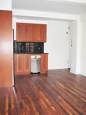 Rented by Segallis Real Estate | media 17