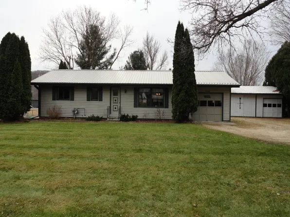 1027 W Winter Ave, Elmwood, WI 54740
