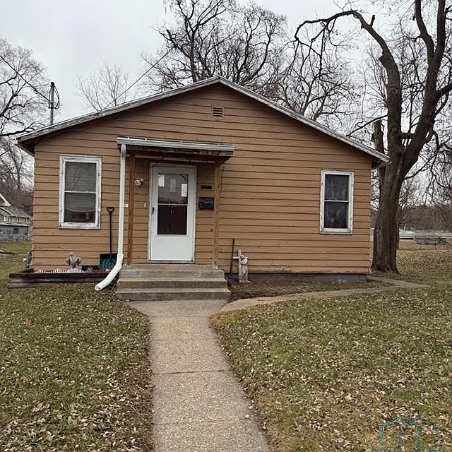1st image of 2400 Center St
