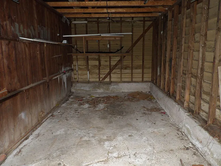 109 Allnutt Dr — Photo 47