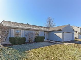 909 Knightsbridge Dr, Island Lake, IL 60042