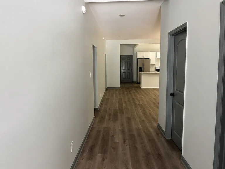542 Elm St — Photo 13