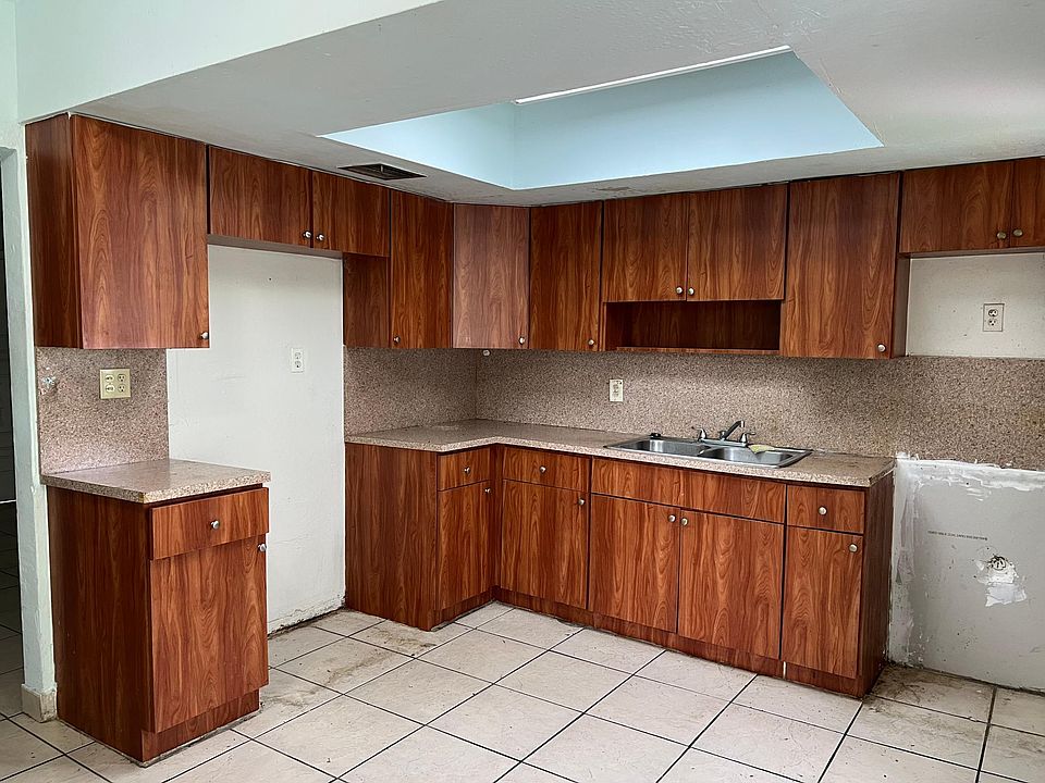 2nd image of 950 NW 41st Ave