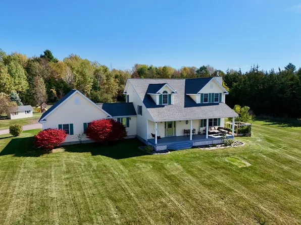 2 Maynard Court, Grand Isle, VT 05458