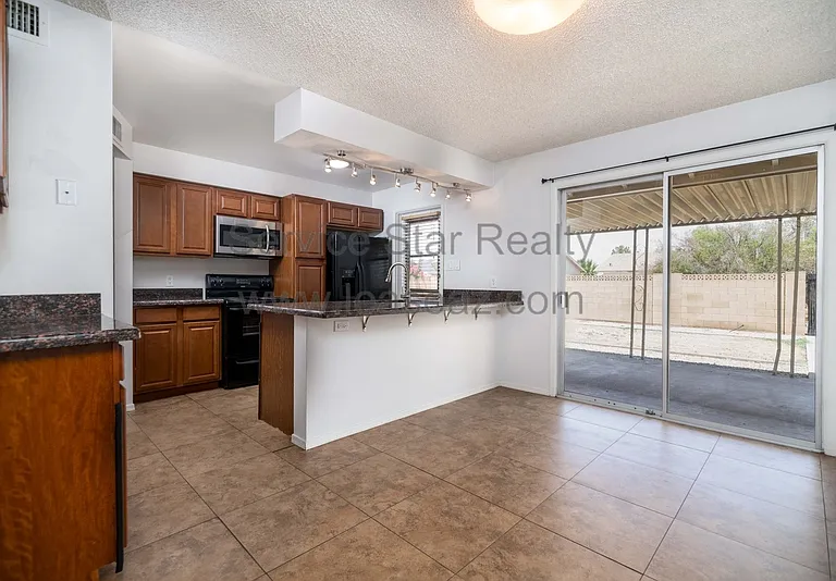 1705 N Camellia St — Photo 13