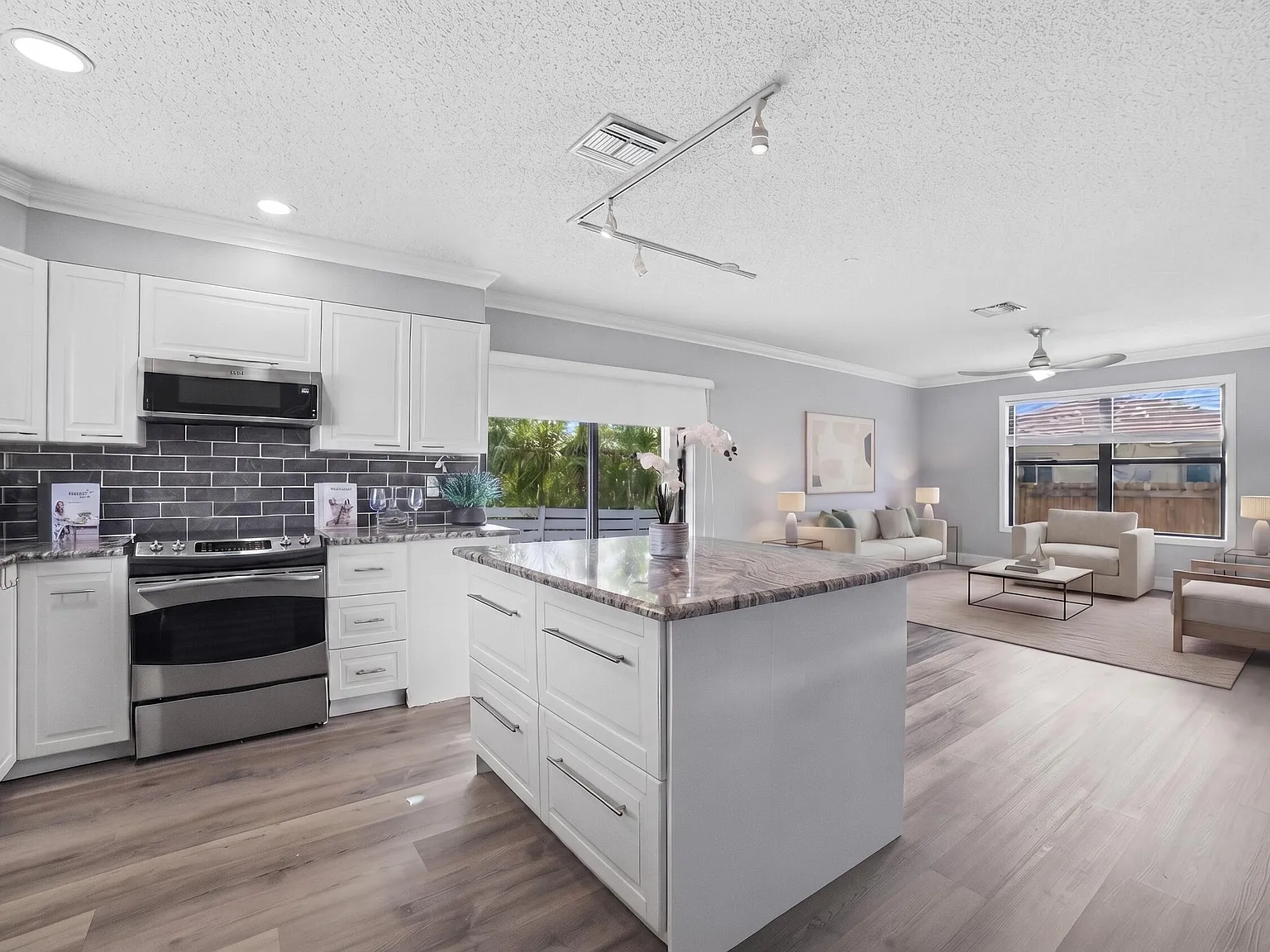 2 bed, 2.0 bath, 1176 sqft, $3,200 — Photo 4