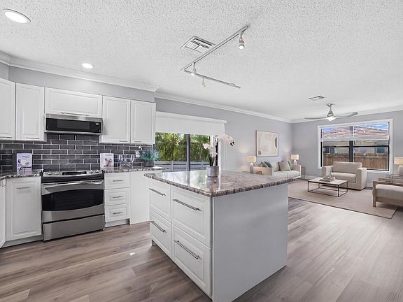 4th image of 324 W Pine Street #11