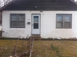 211 NW 6th St, Checotah, OK 74426