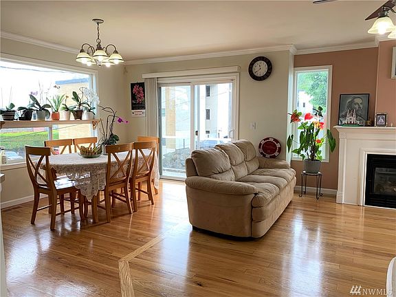 Open concept to dining area to family room!