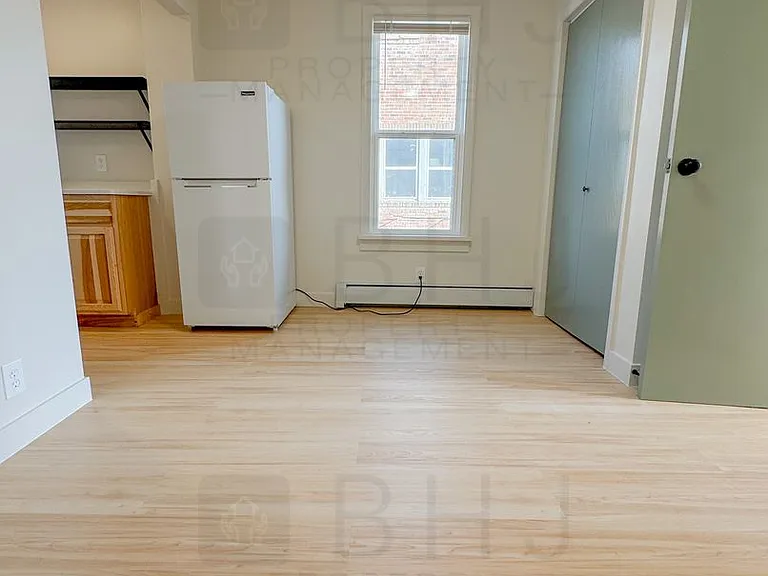 219 E Burkitt St — Photo 12