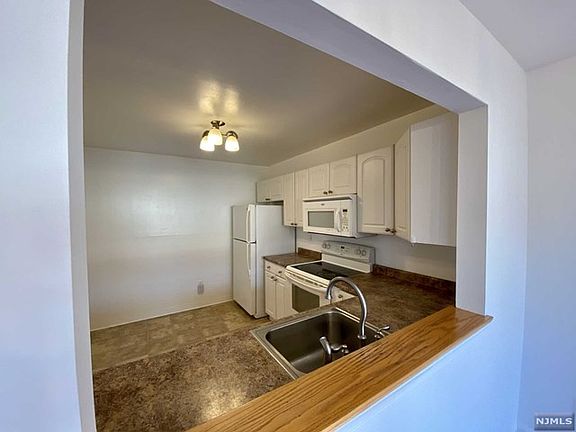 5th image of 767 Charles Ct #5203