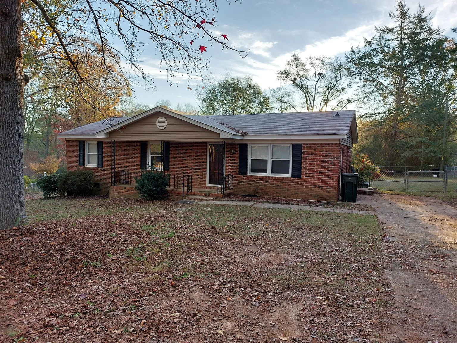 3 bed, 1.5 bath, 1193 sqft, $1,675 — Photo 2