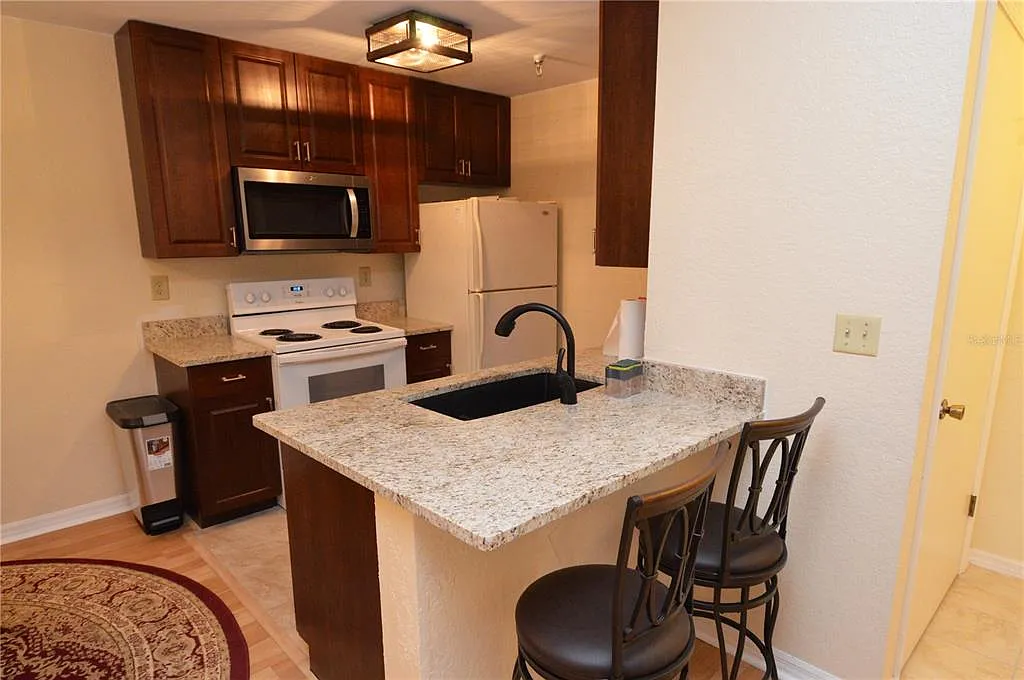 1 bed, 1.0 bath, 742 sqft, $2,000 — Photo 4