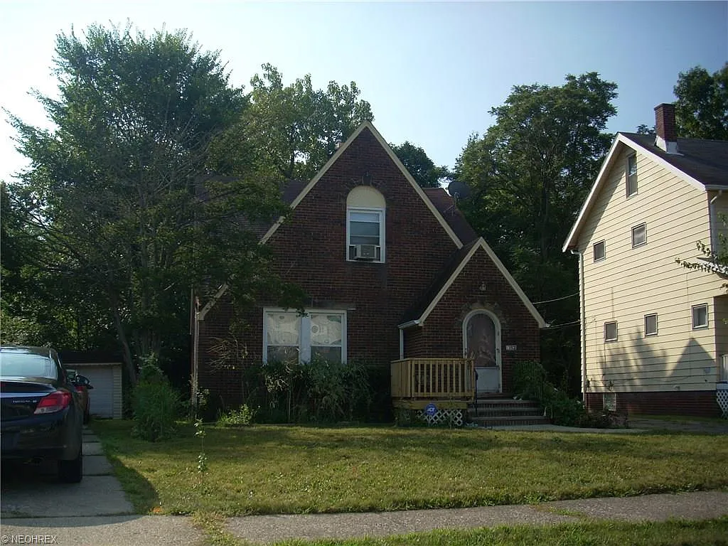13802 Alvin Ave photo 1
