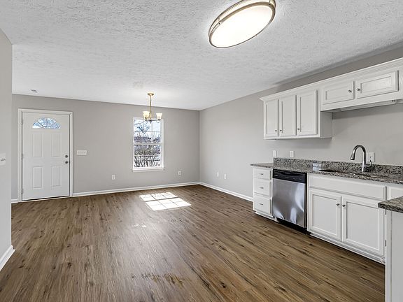 4th image of 300 Cottonwood Dr