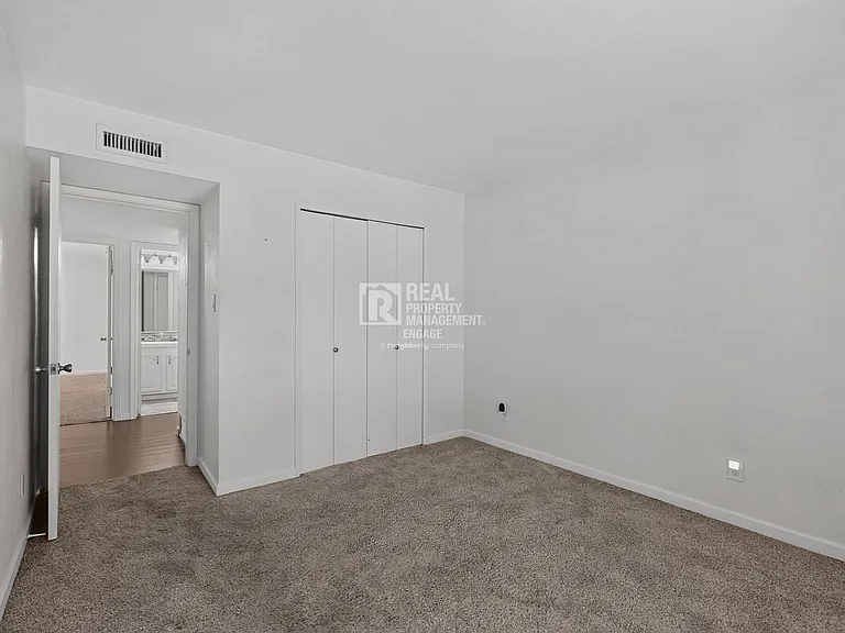 4548 Newcombe Dr — Photo 34