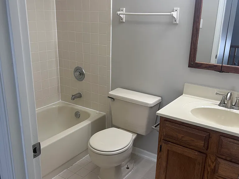 1810 Queen Anne Sq — Photo 7