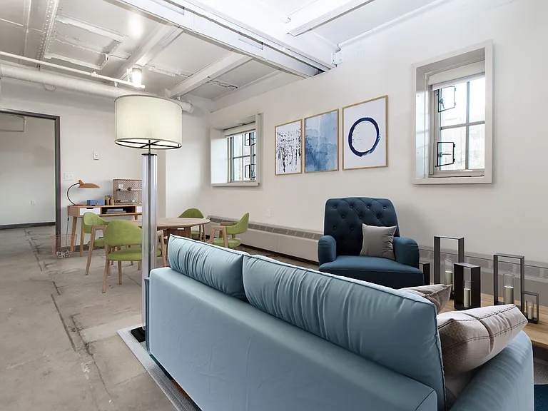 521 W 2nd Street - Leijona — Photo 82