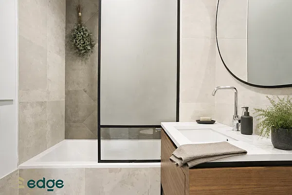 Bathroom, photo 1