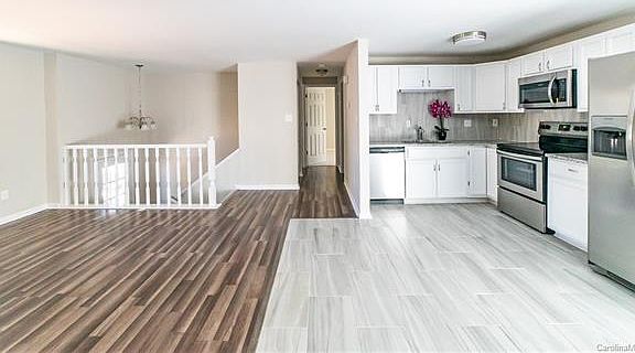 5th image of 6020 Morninglow Ct