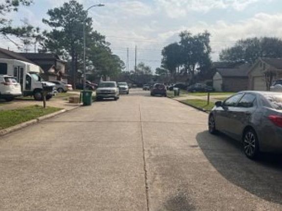 Exterior Neighborhood (street photo)