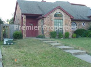 906 Teakwood Ln, Desoto, TX 75115