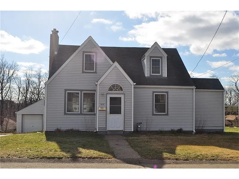 1057 Oak Ave photo 1