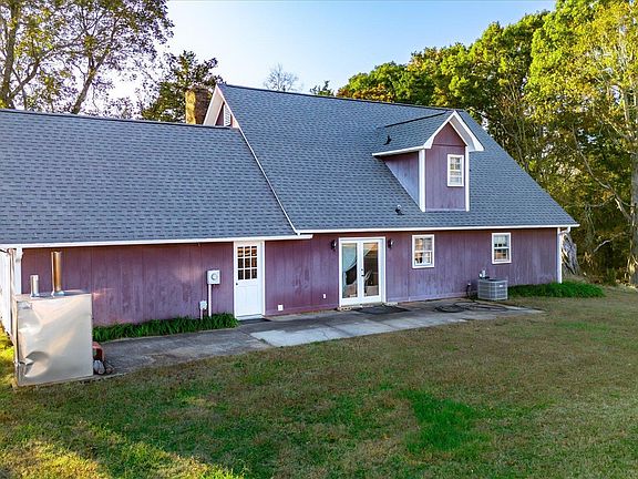 4th image of 90 Meader Rd