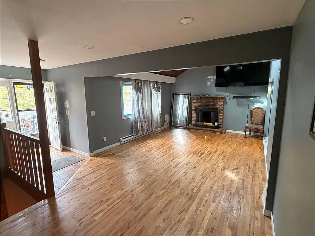 4 bed, 3.0 bath, 2568 sqft, $2,500 — Photo 4