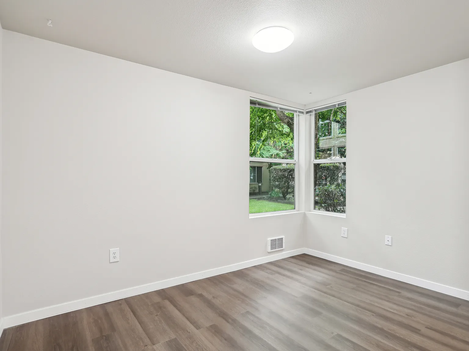Esperanza Affordable Senior Housing 55+ — Photo 4