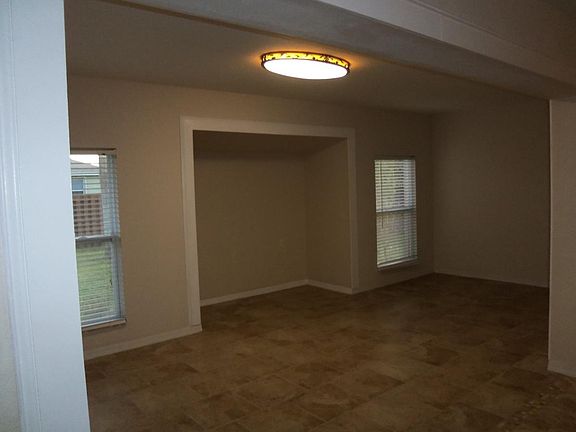 4th image of 2122 SW 50th Ln