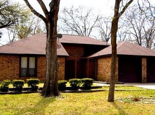 233 Buckeye Trl, La Grange, TX 78945