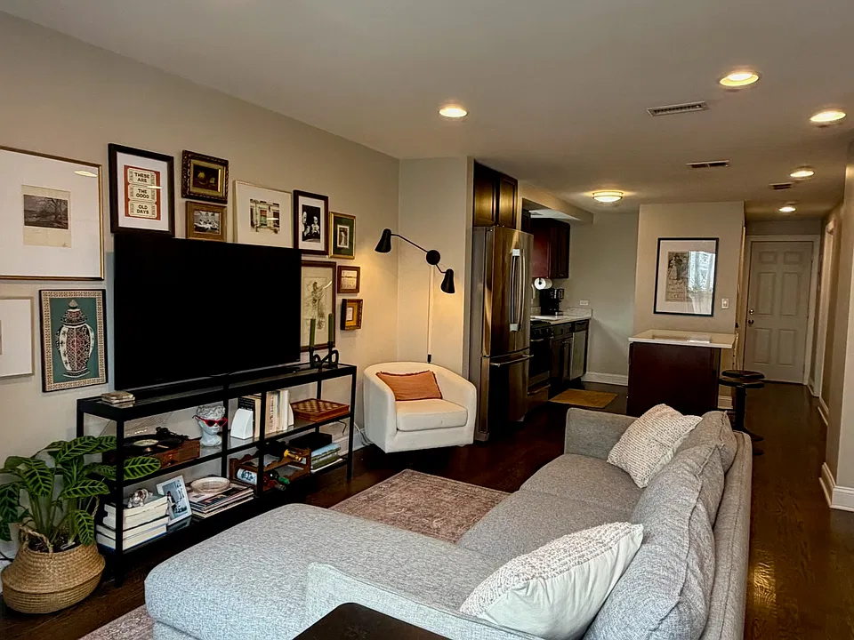3303 N Southport Ave #2R