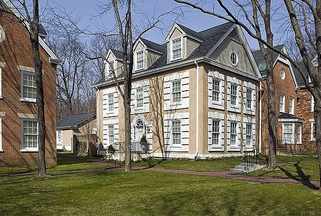 62 Governors Ln photo 1