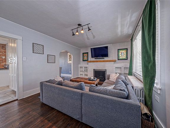 4th image of 1020 Chelton Ave
